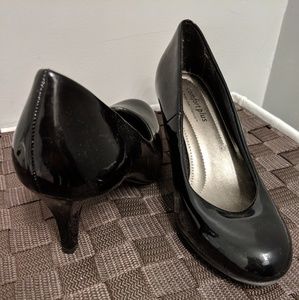 Black comfort short heels